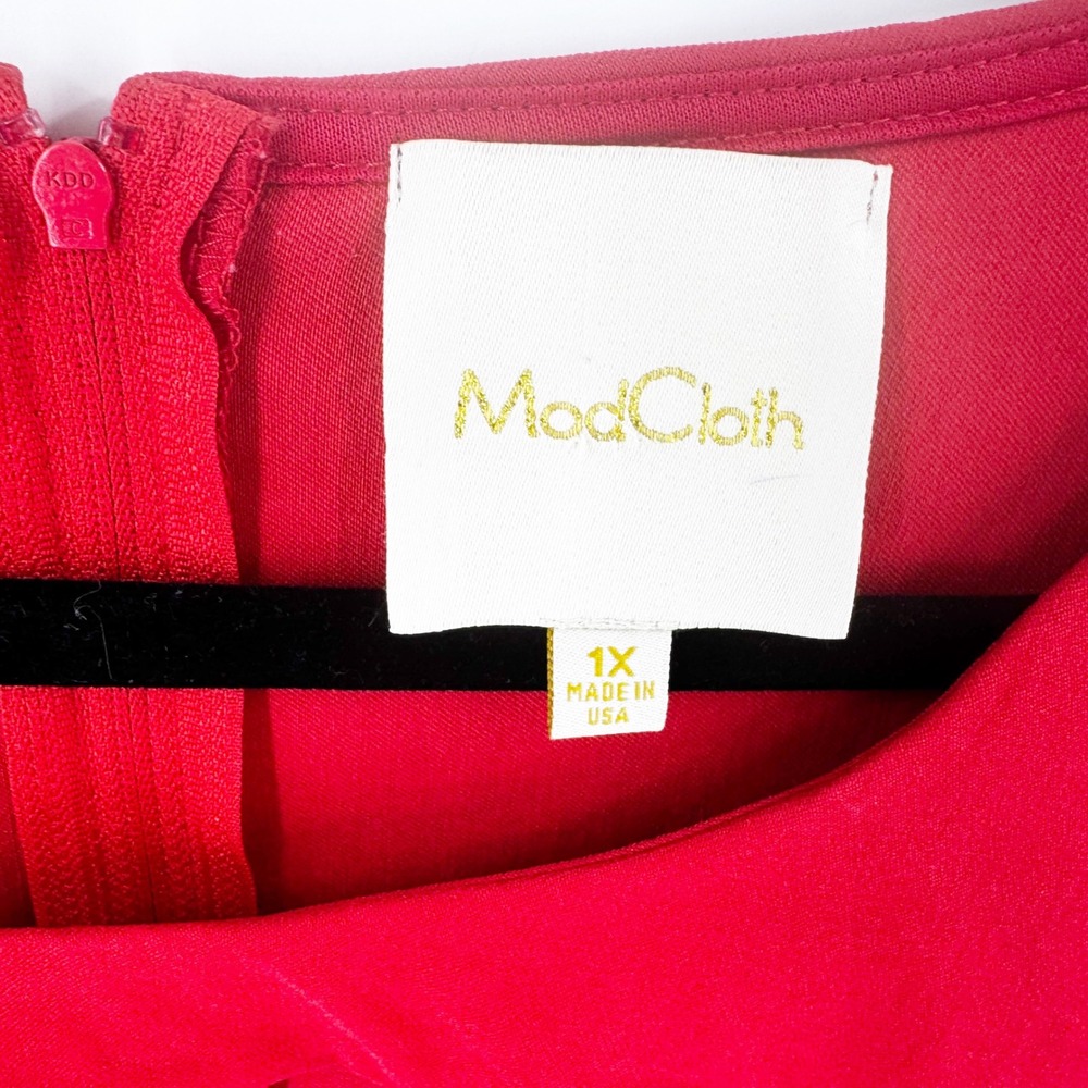 ModCloth Red Cutout Sweetheart Sheath Dress Plus Size 1X Cap Sleeve Ruched - Picture 4 of 6